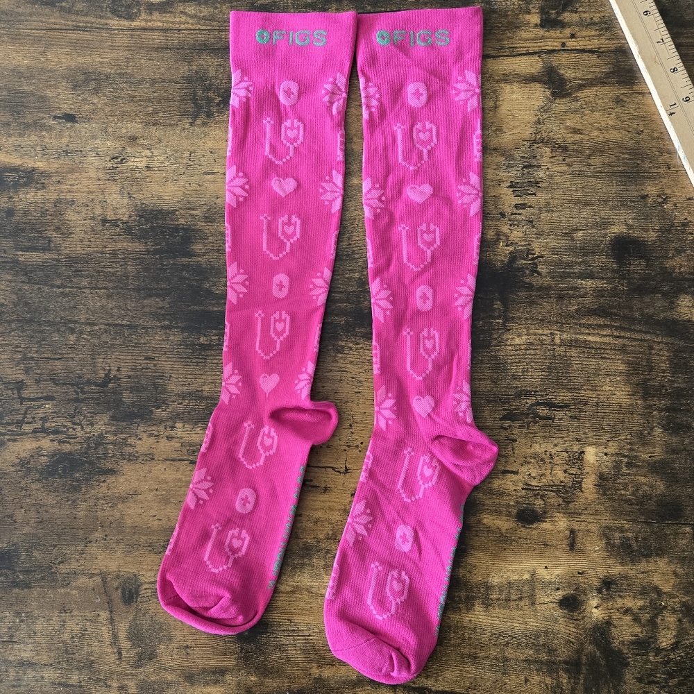 New Figs Compression Socks Bottle Service S/M